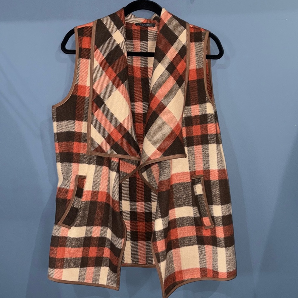 Plaid vest with pockets